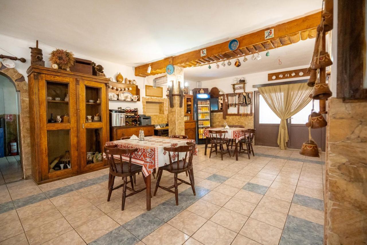 La Padure Hotel Brebu Eksteriør billede